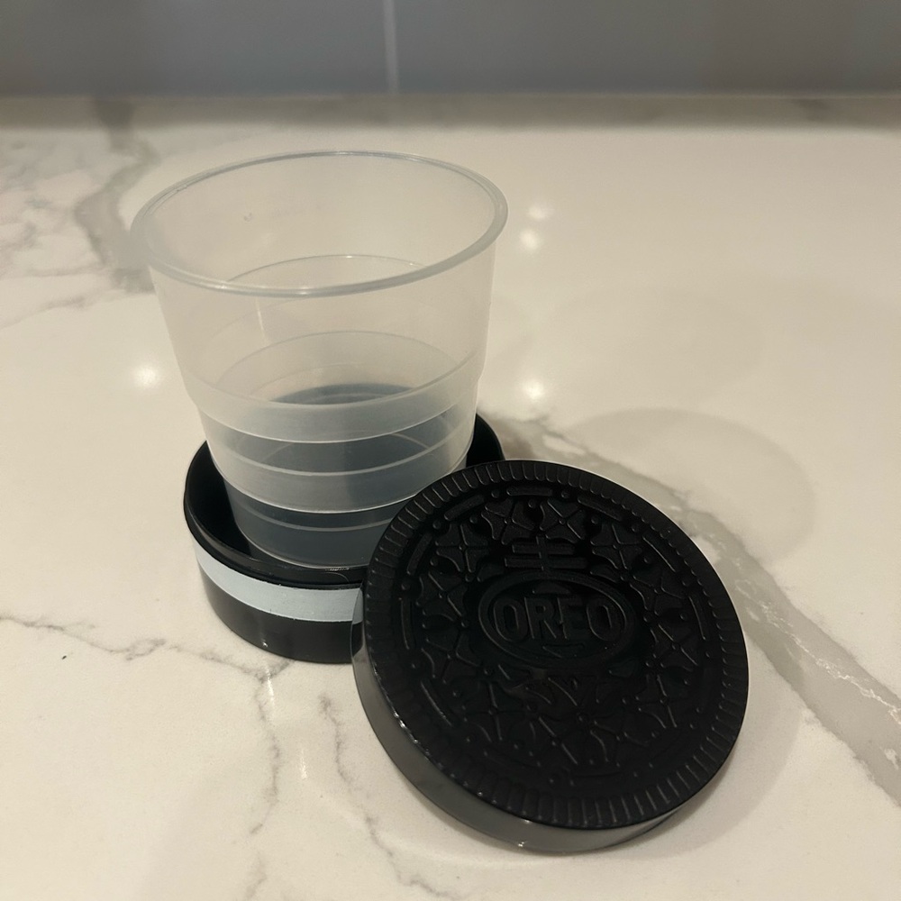 New Lot Of 5 Oreo Cookie Novelty Plastic Collapsible Travel Cup‎ Zagwear Vintage